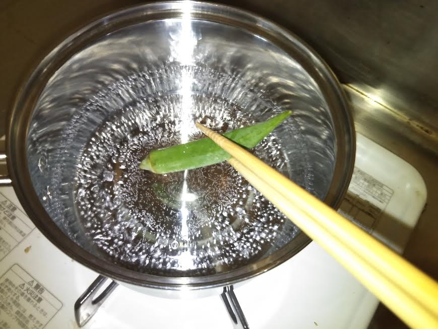 オクラを茹でる