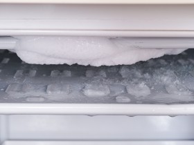 冷凍庫　霜