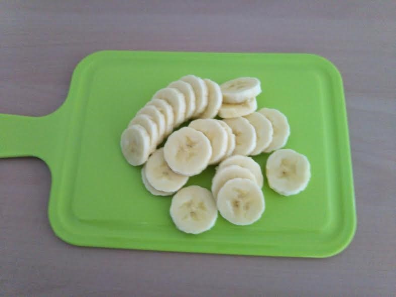 バナナを切る