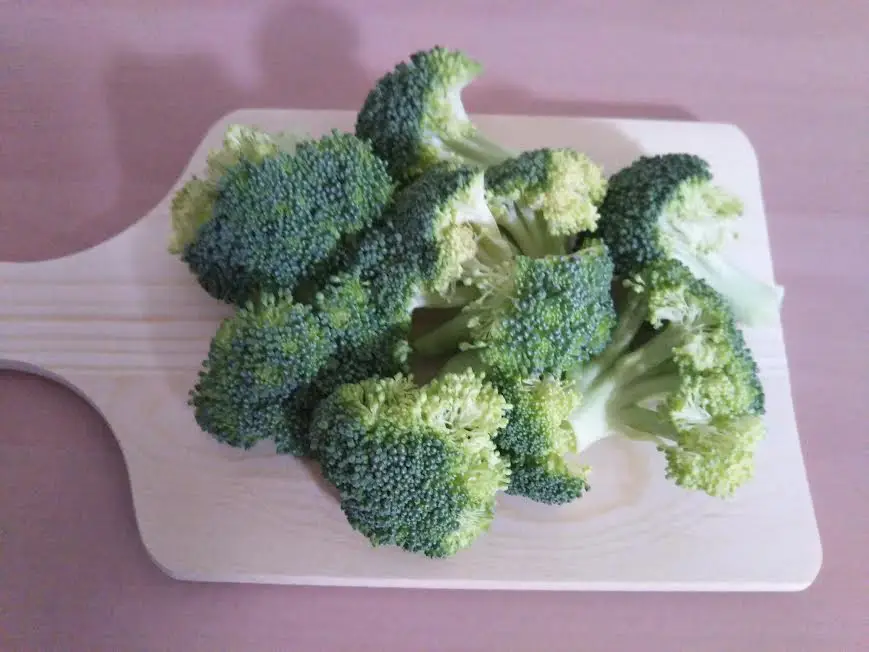 separate the broccoli
