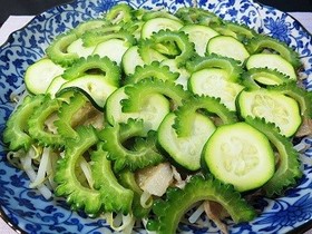 Steamed bitter gourd and zucchini