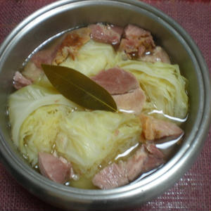 Luxury with thick-sliced ham! Warm pot-au-feu with cabbage and ham