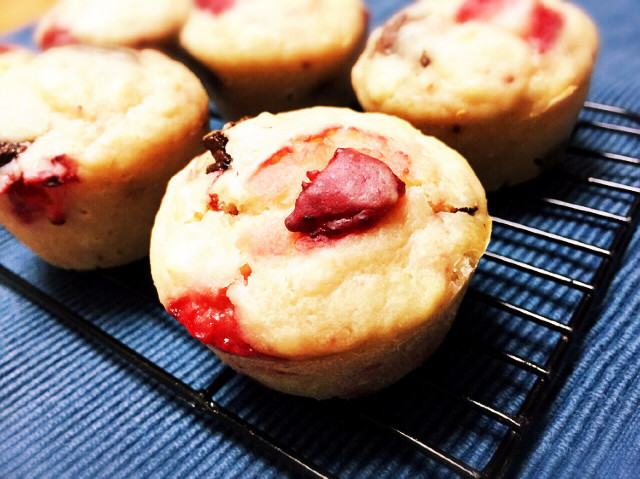 Healthy with frozen strawberries and tofu! easy strawberry muffins
