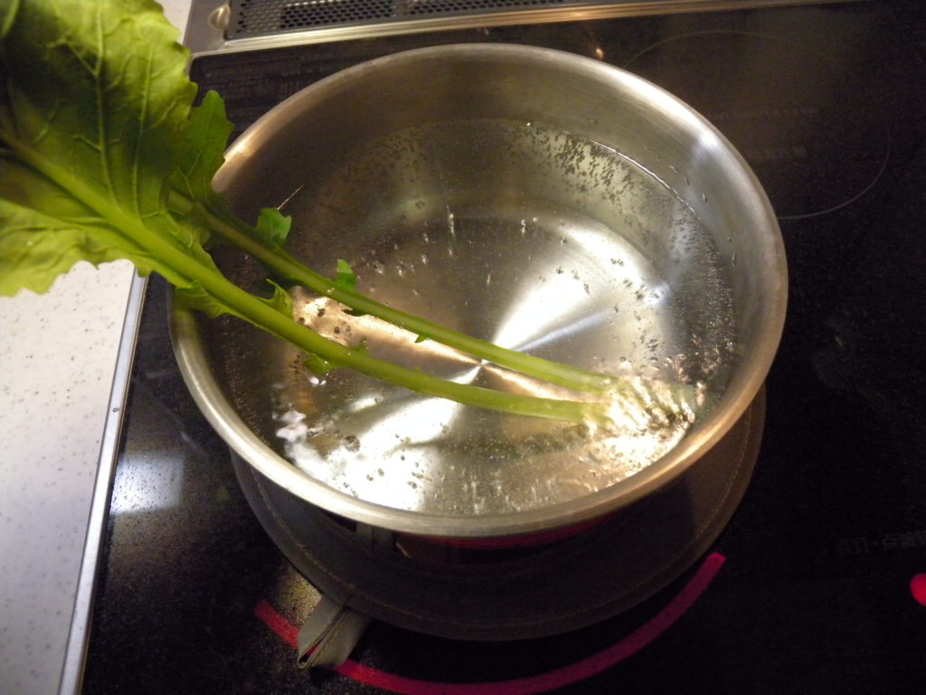Boil the turnip stems