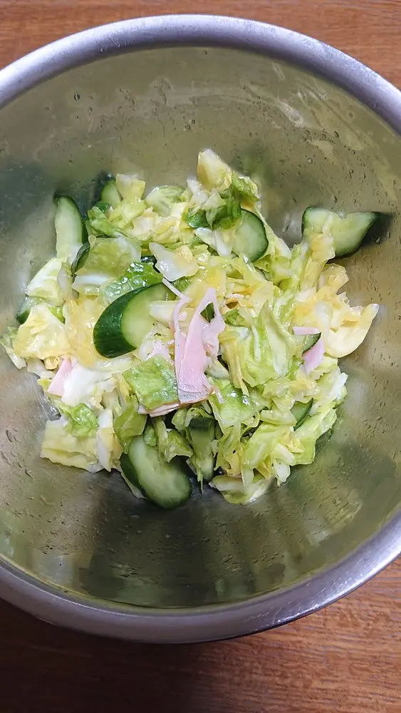 Japanese-style marinade with cucumber and cabbage