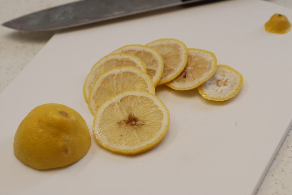 Freezing sliced lemons