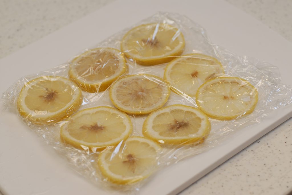 How to use frozen lemon slices