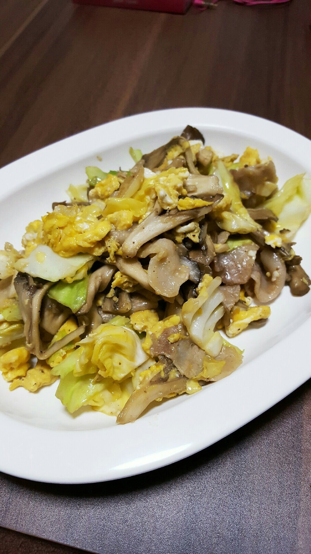 Stir-fried maitake mushrooms and eggs