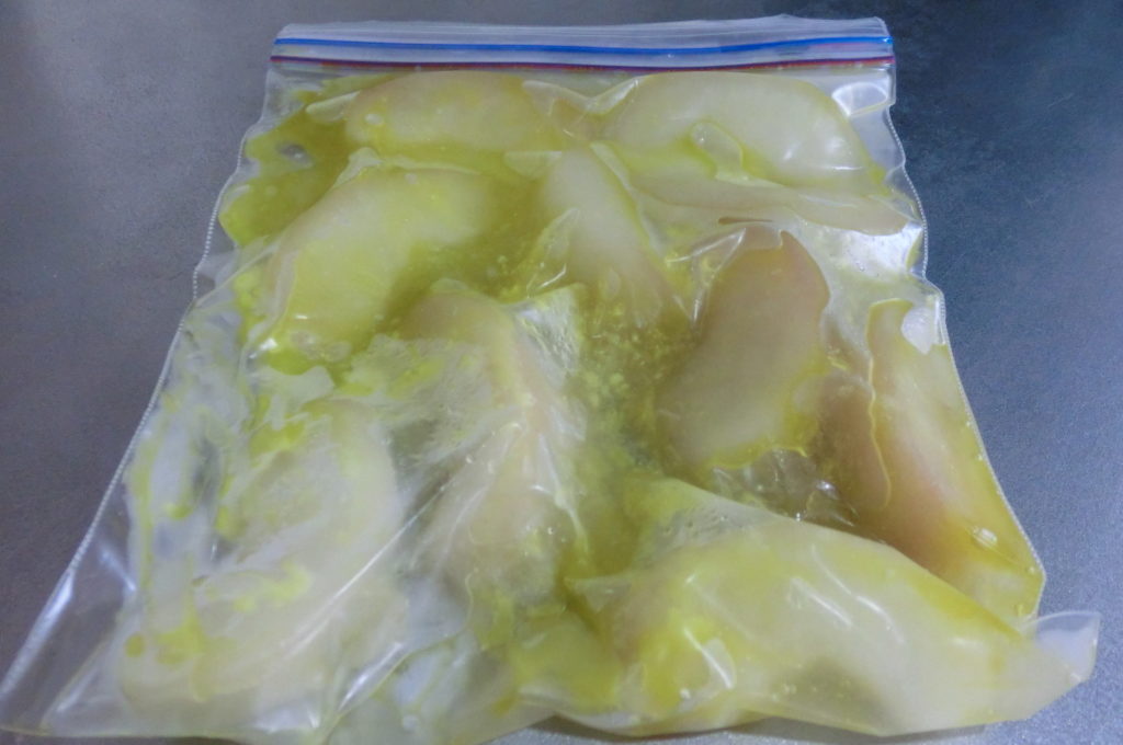 Loosen and freeze frozen pears