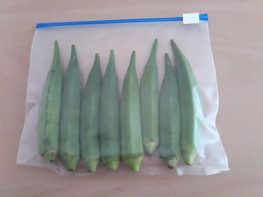 Place okra in freezer pack