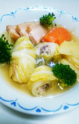 Delicious pot-au-feu with yellowtail cabbage rolls
