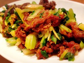 Stir-fried beef and celery with oyster sauce