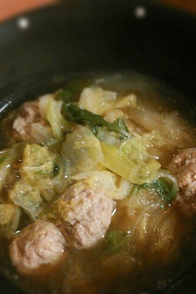 Chinese cabbage and meatball soup pot