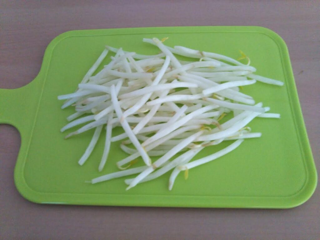 Wash and freeze bean sprouts