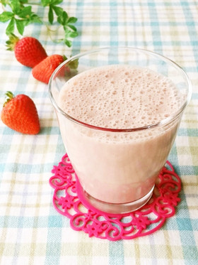 strawberry and soy milk smoothie
