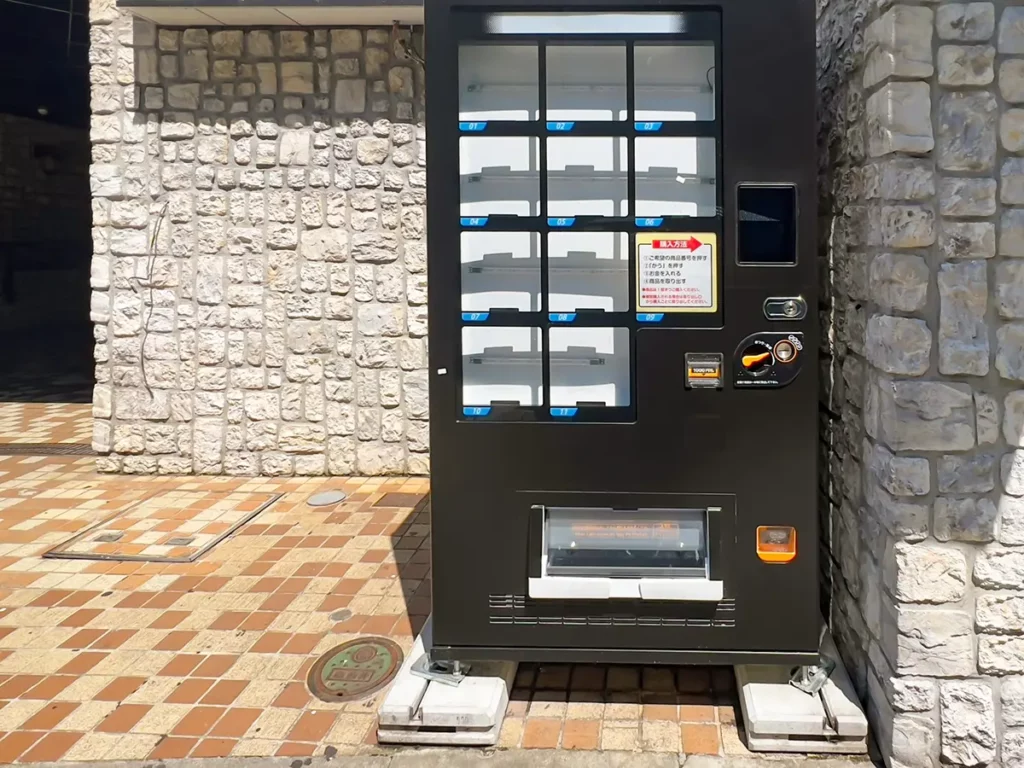 Refrigerated vending machine